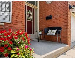 6 LANARK Crescent - 4