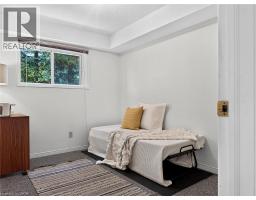 6 LANARK Crescent - 40
