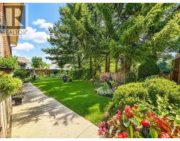 6 LANARK Crescent - 48