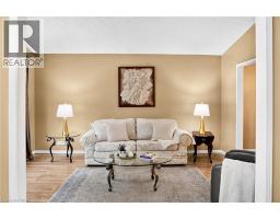 6 LANARK Crescent - 8