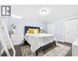 20 LINDA Crescent - 32