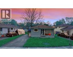 402 MIDWOOD Crescent - 1