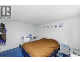 402 MIDWOOD Crescent - 12