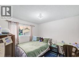 402 MIDWOOD Crescent - 13