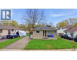 402 MIDWOOD Crescent - 3