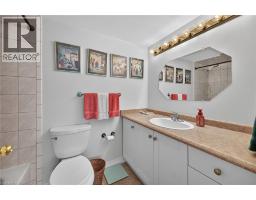 75 QUEEN Street N UnitNo. 1606 - 27