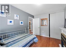 225 SILVERBIRCH Boulevard - 26