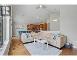 12 SILVERWOOD Avenue - 22