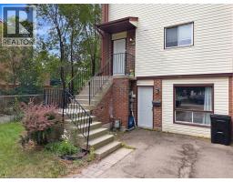 421 BAIRSTOW Crescent - 2