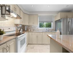 421 BAIRSTOW Crescent - 4