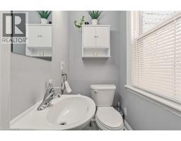 35 DUNDAS Street - 14