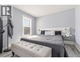 35 DUNDAS Street - 16