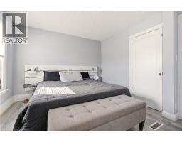 35 DUNDAS Street - 18