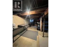 35 DUNDAS Street - 23