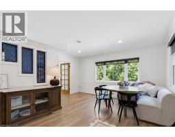 21 KERMAN Avenue - 22