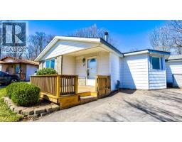 22 BLACKHORNE Crescent - 2