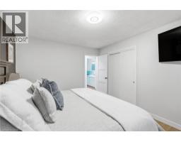 10 TAYLOR Crescent - 15