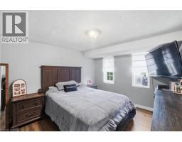 692 GRANGE Crescent - 21