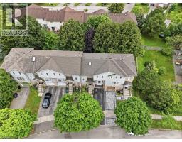 692 GRANGE Crescent - 3