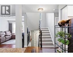 692 GRANGE Crescent - 6