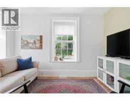 565 ST DAVID Street N - 6