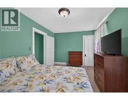 230 PICTON Street E - 24