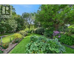 230 PICTON Street E - 36