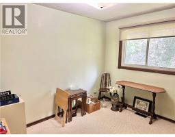 44 DOUGLAS Avenue - 19