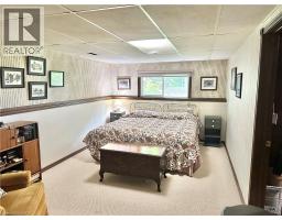 44 DOUGLAS Avenue - 25