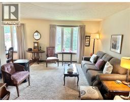 44 DOUGLAS Avenue - 5