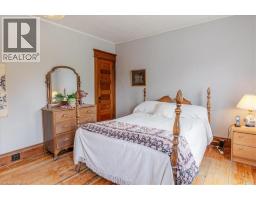 237 NORFOLK Street N - 20