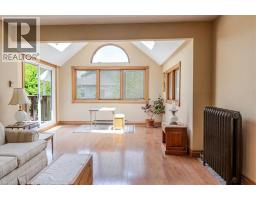 237 NORFOLK Street N - 27