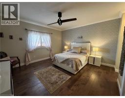 64 ENGLISH Crescent - 15
