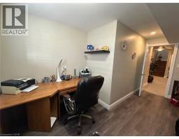 64 ENGLISH Crescent - 31