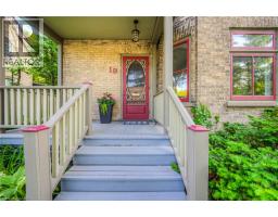 19 ROLAND Street - 31