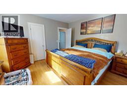 134 QUEENSWAY Drive - 14