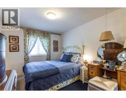 13 FERNCLIFFE Street - 12