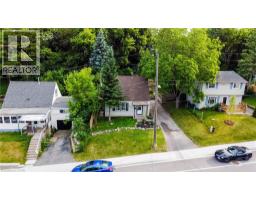 44 DUNDAS Street E - 40