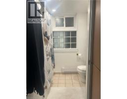 34 QUEENSWAY Drive - 19