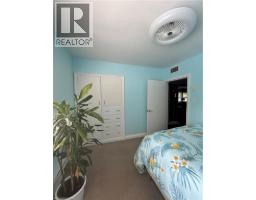 34 QUEENSWAY Drive - 25