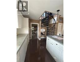 34 QUEENSWAY Drive - 29