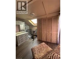 34 QUEENSWAY Drive - 32