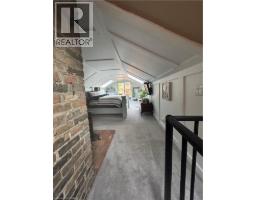34 QUEENSWAY Drive - 33