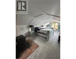 34 QUEENSWAY Drive - 35