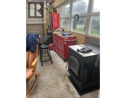 34 QUEENSWAY Drive - 45