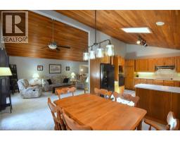 18 CLARA Crescent - 11