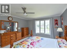 18 CLARA Crescent - 19