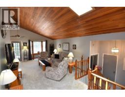 18 CLARA Crescent - 6