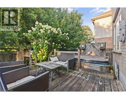 118 CHATEAU Crescent - 32