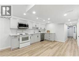 10 SHEFFIELD Avenue - 35
